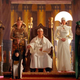 Paul Muad’Dib is surrounded by his counsel, including Lady Jessica (Saskia Reeves) and Chani (Barbora Kodetová).